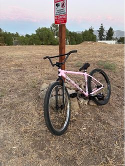 throne pink chad 29er ( TRADES ONLY)