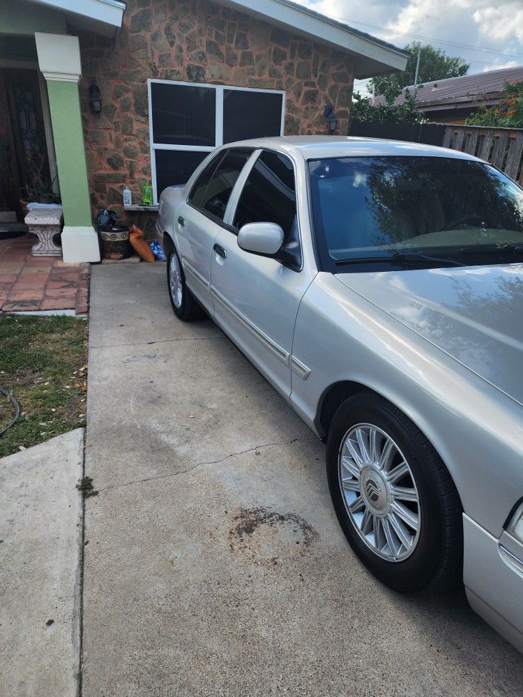 2009 Mercury Grand Marquis