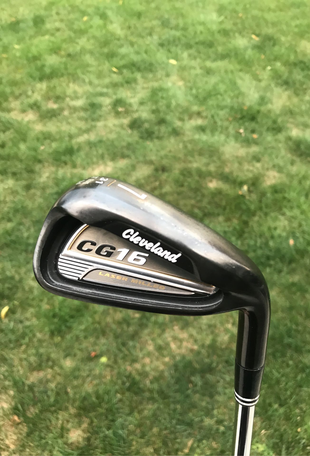 Cleveland CG16 golf 7 iron with regular flex steel 2* upright