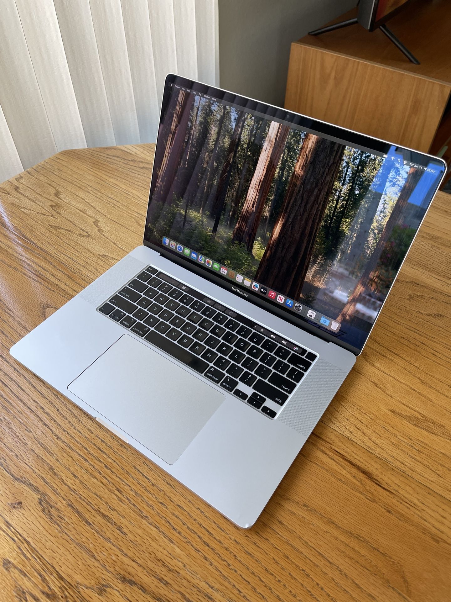 Apple MacBook Pro 2019, Intel i7 2.6Ghz 6 core CPU 16GB Ram, 512GB SSD, 4GB GPU, 16 inch