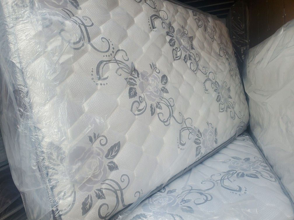 New Queen Pillow Top