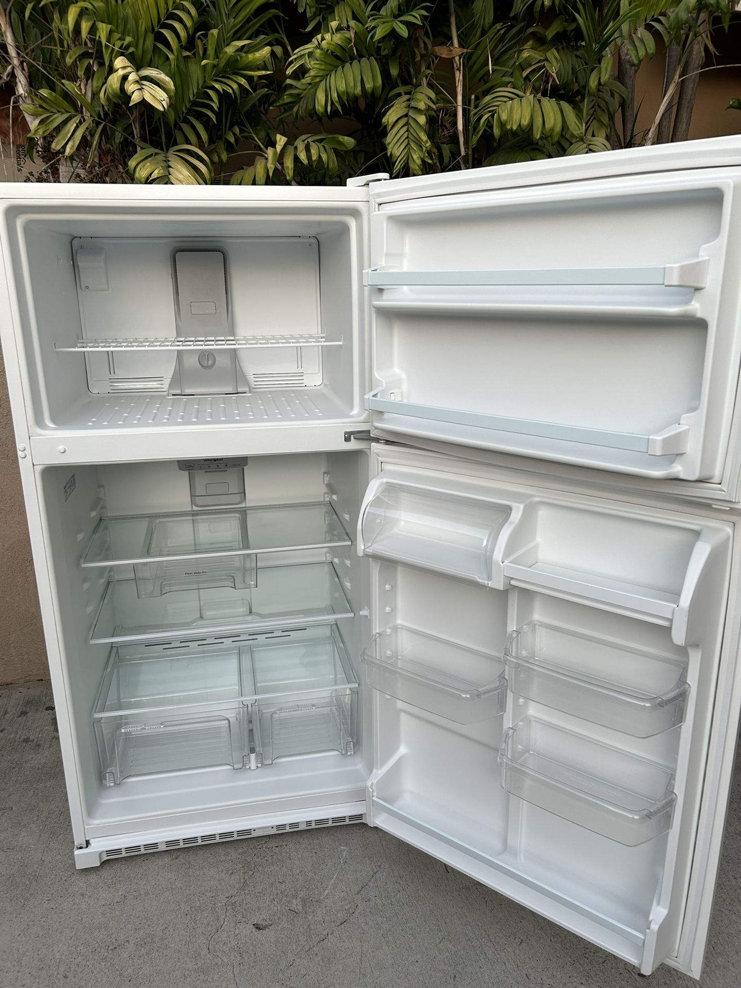 Whirlpool Fridge White 21cu Ft 33x31x66๐๐3 MONTHS WARRANTY