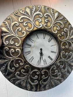 Decorative Round Wall Clock untested