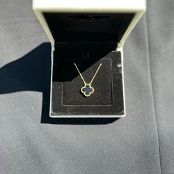 Van Cleef Single Motif Necklace