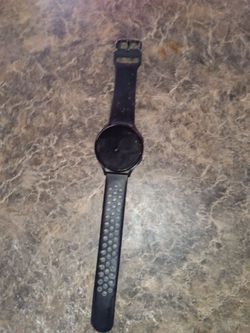 Samsung watch 5 no longer use it it's in good condition