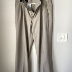 Perry Ellis Portfolio Men’s  Khaki Slacks Size 34x32 Easy Care High Rise