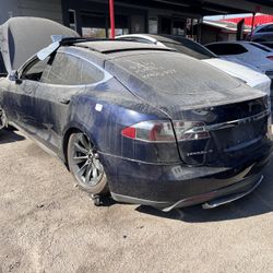 Tesla Model S 2013 parts out