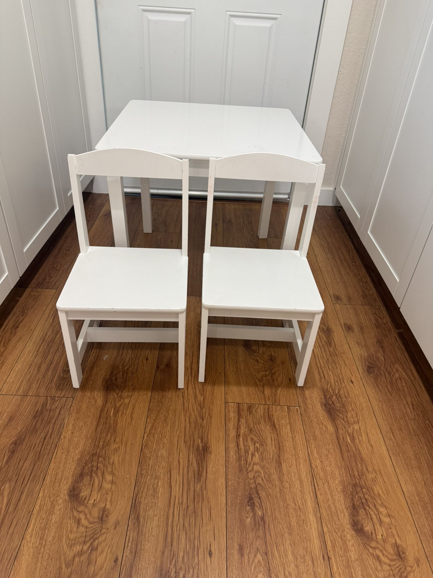 Kids Table And Chairs 