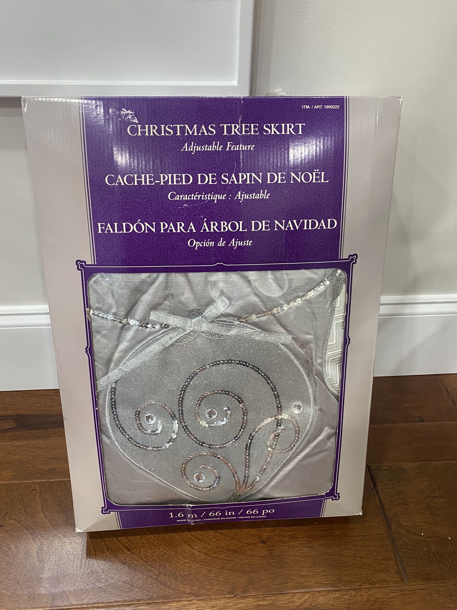 Beautiful Christmas tree skirt