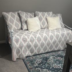 Twin Day bed w/memory foam mattress