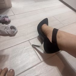 JS stiletto silver w black suede w a sexy cross band. wore once maybe