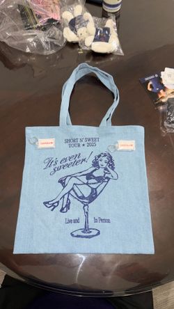 Sabrina Carpenter LA 2025 Tour and LA It’s Even Sweeter Keychain Bundle