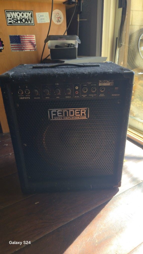 RUMBLE 25 Fender Bass Amplification (Guitar Amplifier)