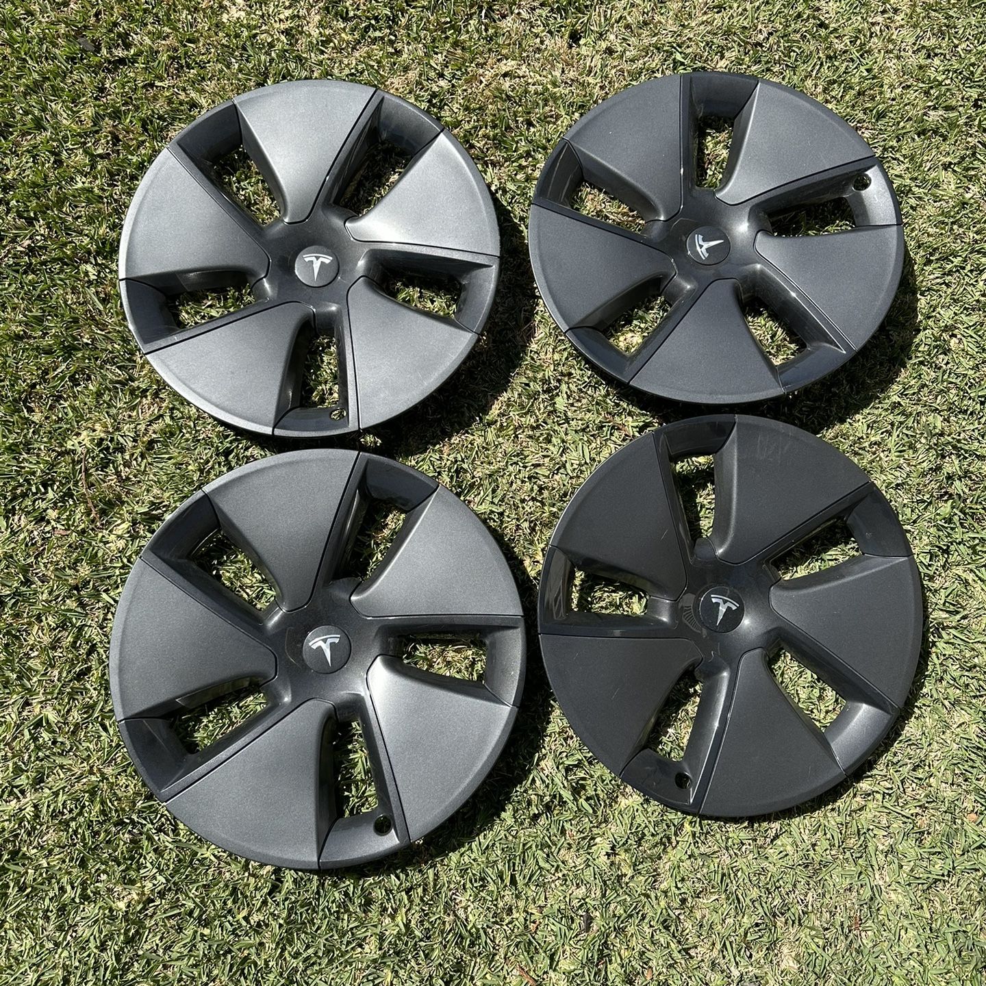 Tesla Model 3 18” aero Wheel Covers 