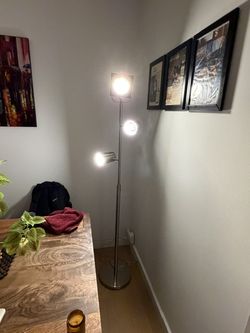 Modern 3-Head Adjustable Floor Lamp
