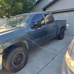 2012 Chevy Silverado V8 1500 Clean Title