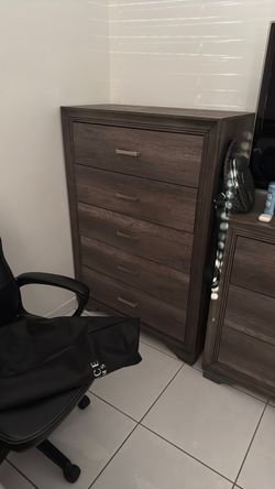 Queen bed room set up free
