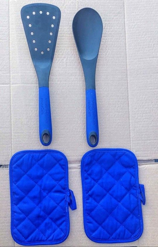 NEW (2) Pc Kitchen Utensil Set & (2) Oven Mitts - Sell all $10