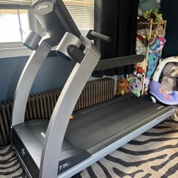 Life Fitness T5-0 Treadmill