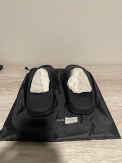 Kanye west brand Yeezy slides