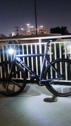 (2014 )yr- Leader 725 Autobahn Grey   A rare and great Fixie Bike . Aluminum  with Carbon fiber forks .and Orginal Seat and drop Handel bars ( no rims