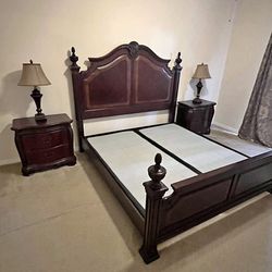 Haverty’s Mahogany King Size Bedset 😍 🚚 Avail