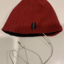 Ear Tunes HAT WITH BUILT-IN HEADPHONES PLUGS INTO ANY MP3 PLAYER hat has a black fleece lining. Keep your head and ears warm while listen to your favo