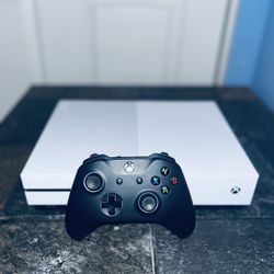 Xbox ONE S & Black Controller 