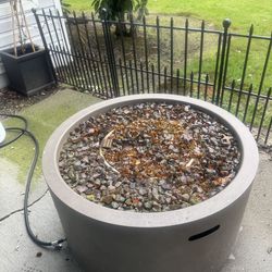 Gas fire pit
