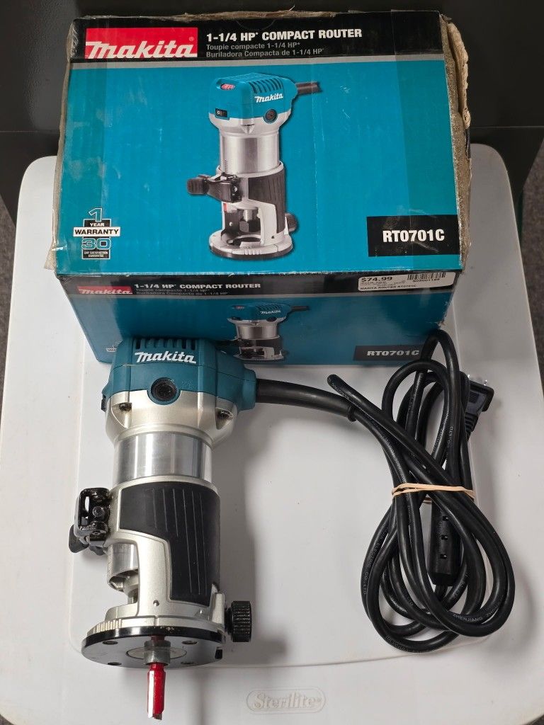 Makita RT0701C Compact Router