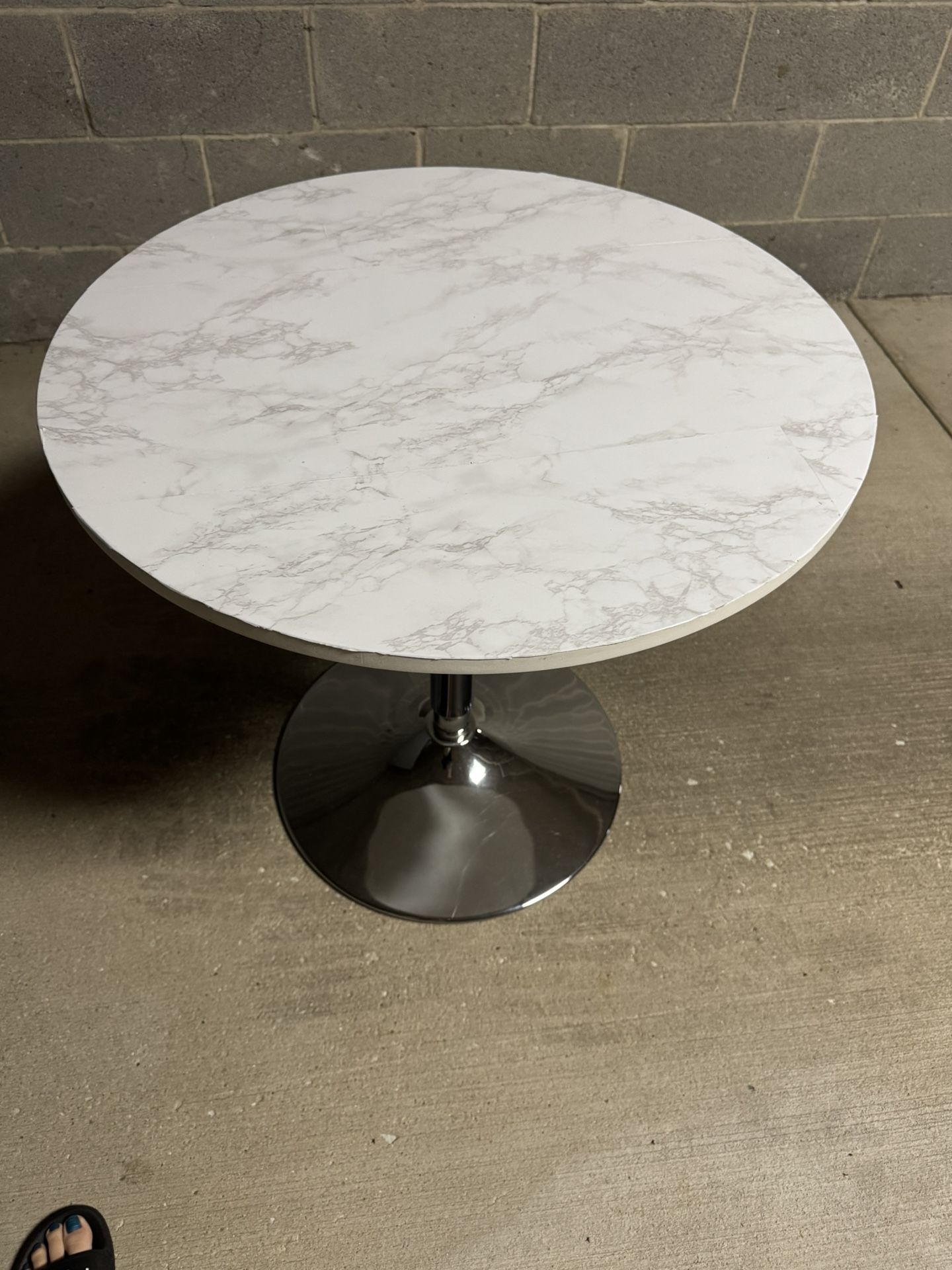 Height Adjustable Table