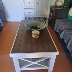 Beautiful Farm House Coffee Table $50 🥰