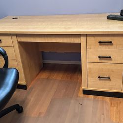 5ft Desk With 6 Drawers (3 On Each Side)