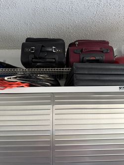 Luggage carry on black