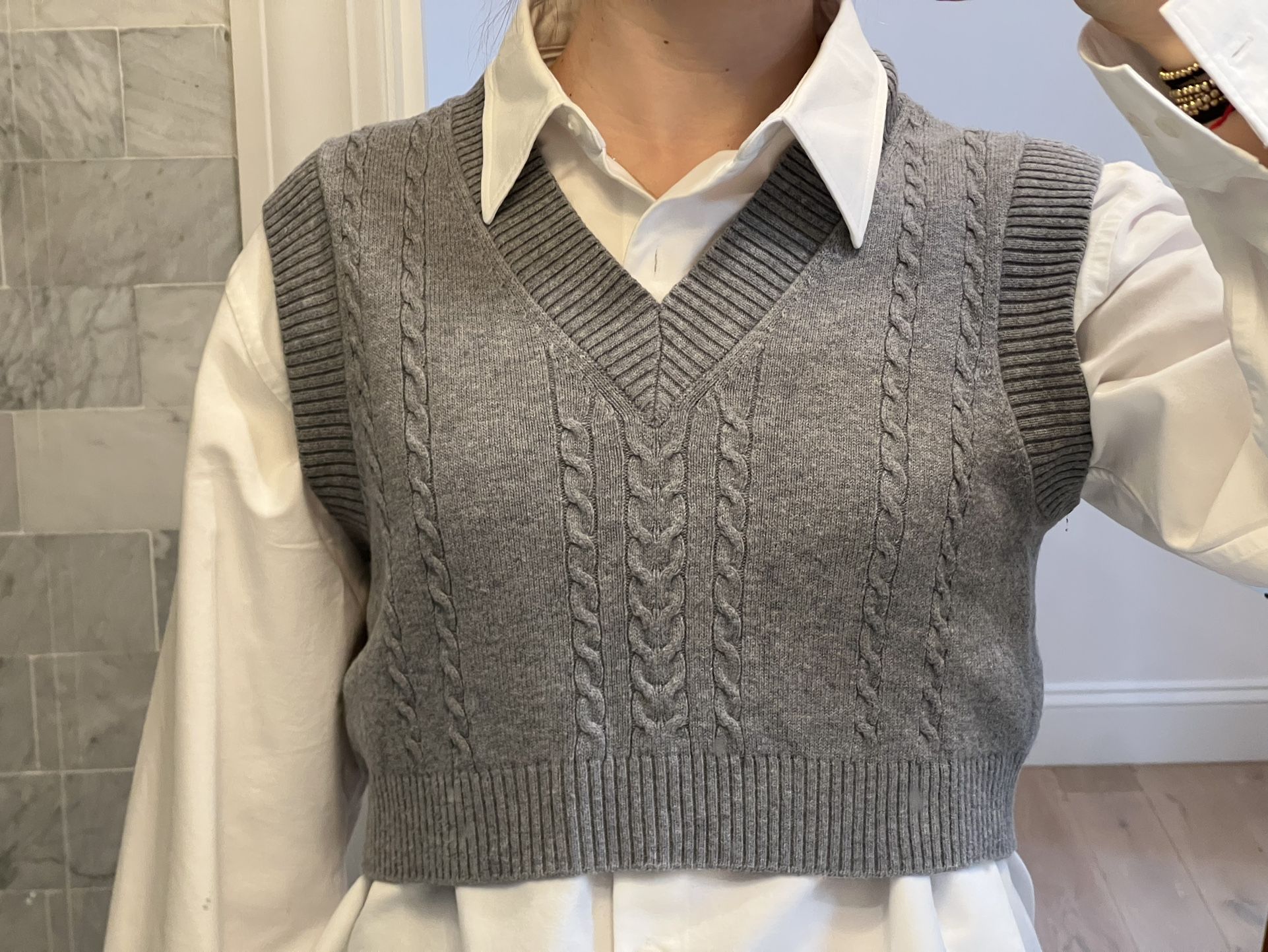 Aritzia Cableknit cropped sweater vest grey Size XS