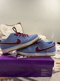 PHILLIES NIKE SB DUNKS SIZE 10