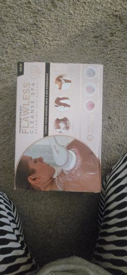 NEW Finishing Touch Flawless Cleanse Spa – Spinning Facial Brush