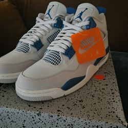 Jordan 4 Military Blue size 10,10.5,11,12 (NO TRADES)