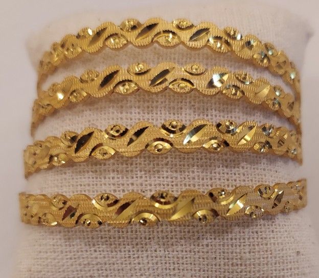 BRACELET SET 22K GOLD PLATED 🎁 DRAWSTRING POUCH INCLUDED!!