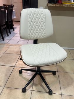 Office chair ( brand new)
