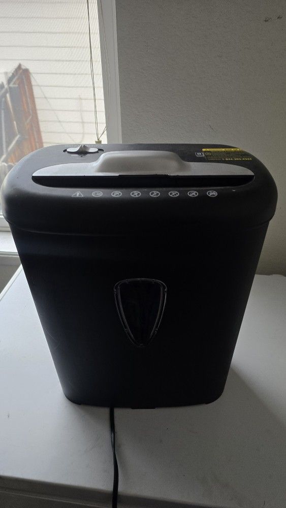 Amazon basics paper Shredder