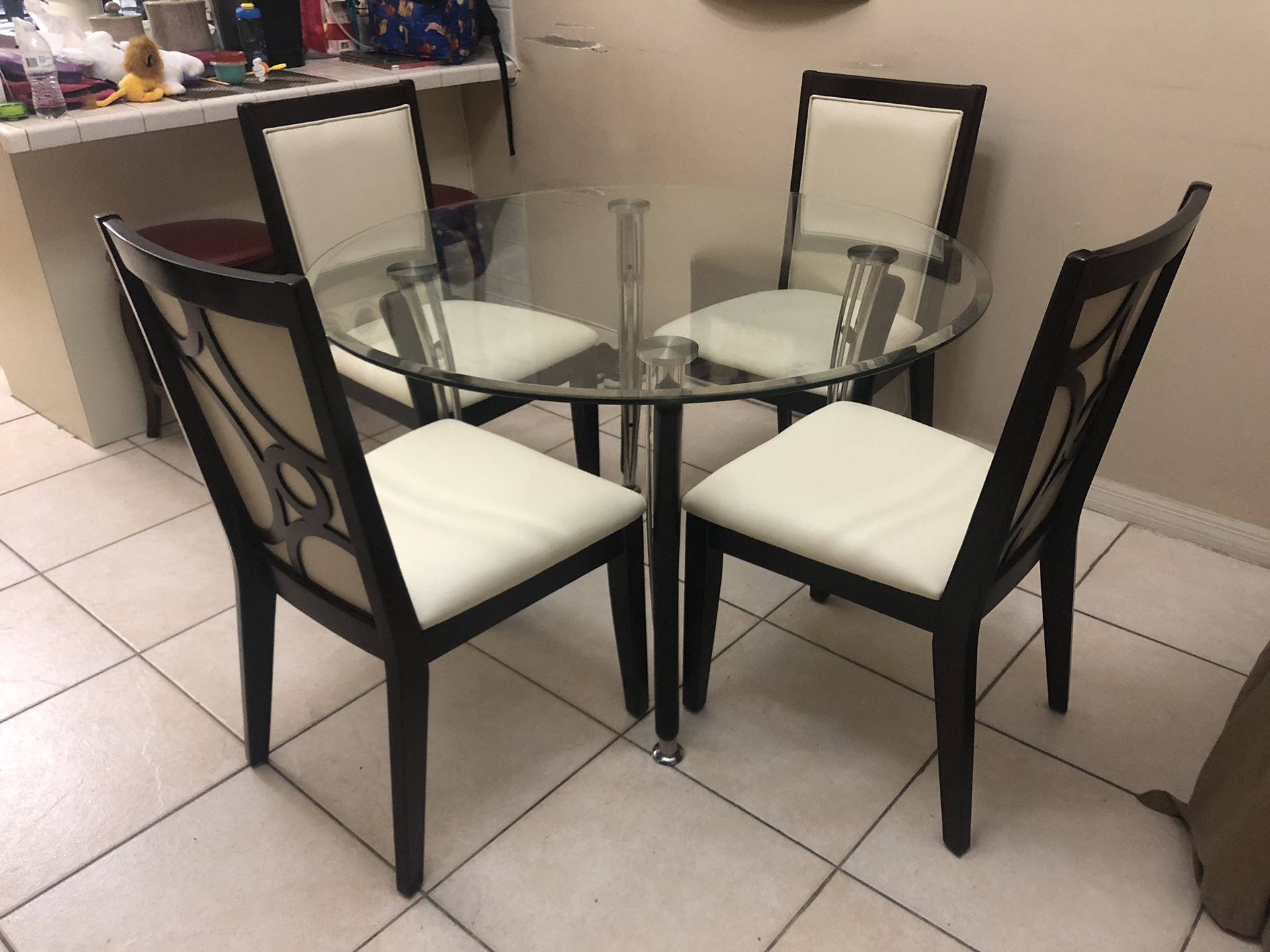 Dinning Table & 4 Chairs