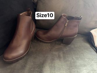 New women’s boots size 10