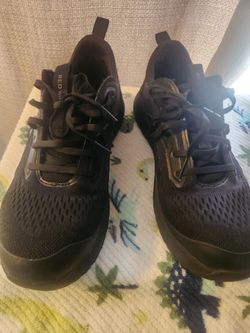 Tennis shoes  (RED WINGS))**