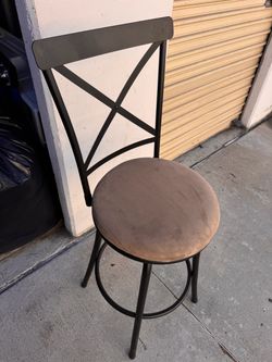 3 barstools lightly used 30$
