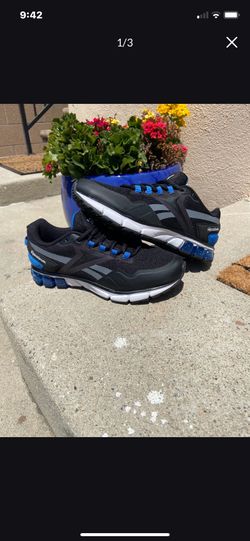 Reebok Shoes - *** NEW Size 6 ***