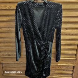 $10   Reduced!  Clearance!    ZARA VELVET BLACK DRESS     MEDIUM