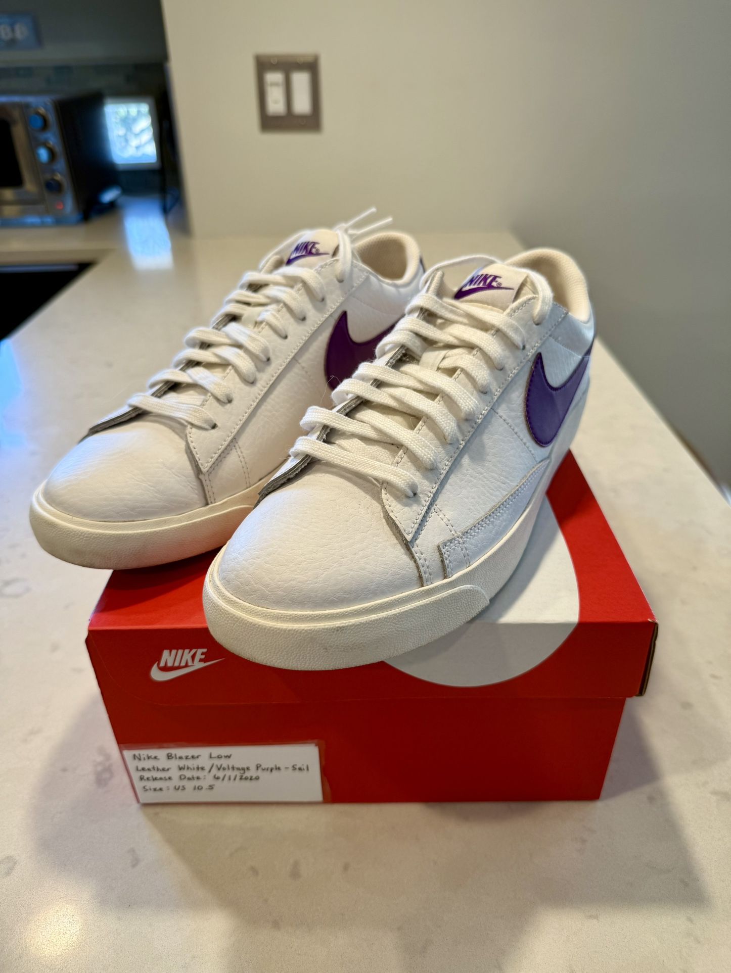 Nike Blazer Low Leather White / Purple Voltage - Size 10.5