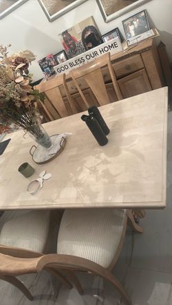 Dinner/dining room table