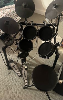 Electronic Drum Set & Amp- Alesis/Fender